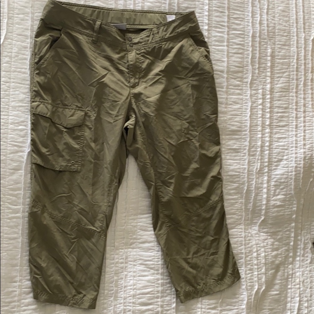 Columbia capris. Olive green color